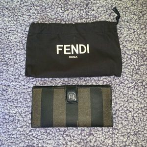 👛 Authentic Vintage Fendi Roma Wallet 👛